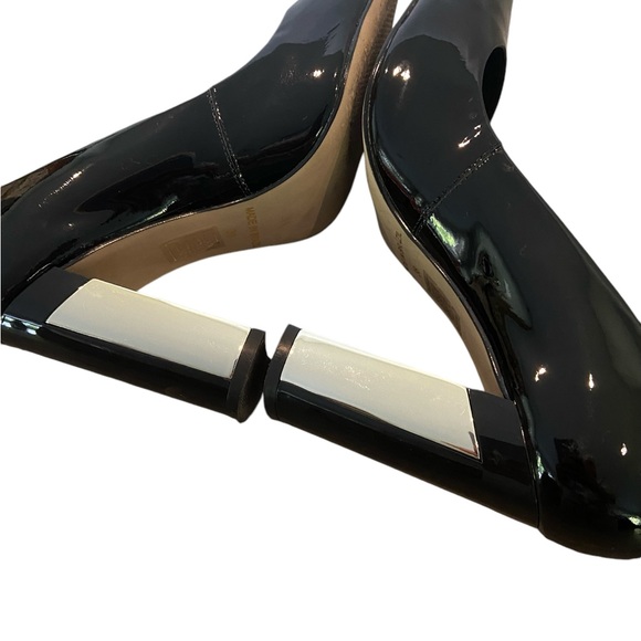 Black Patent Leather High heels. Gold block heels. Excellent. Sz 38 - Picture 6 of 9